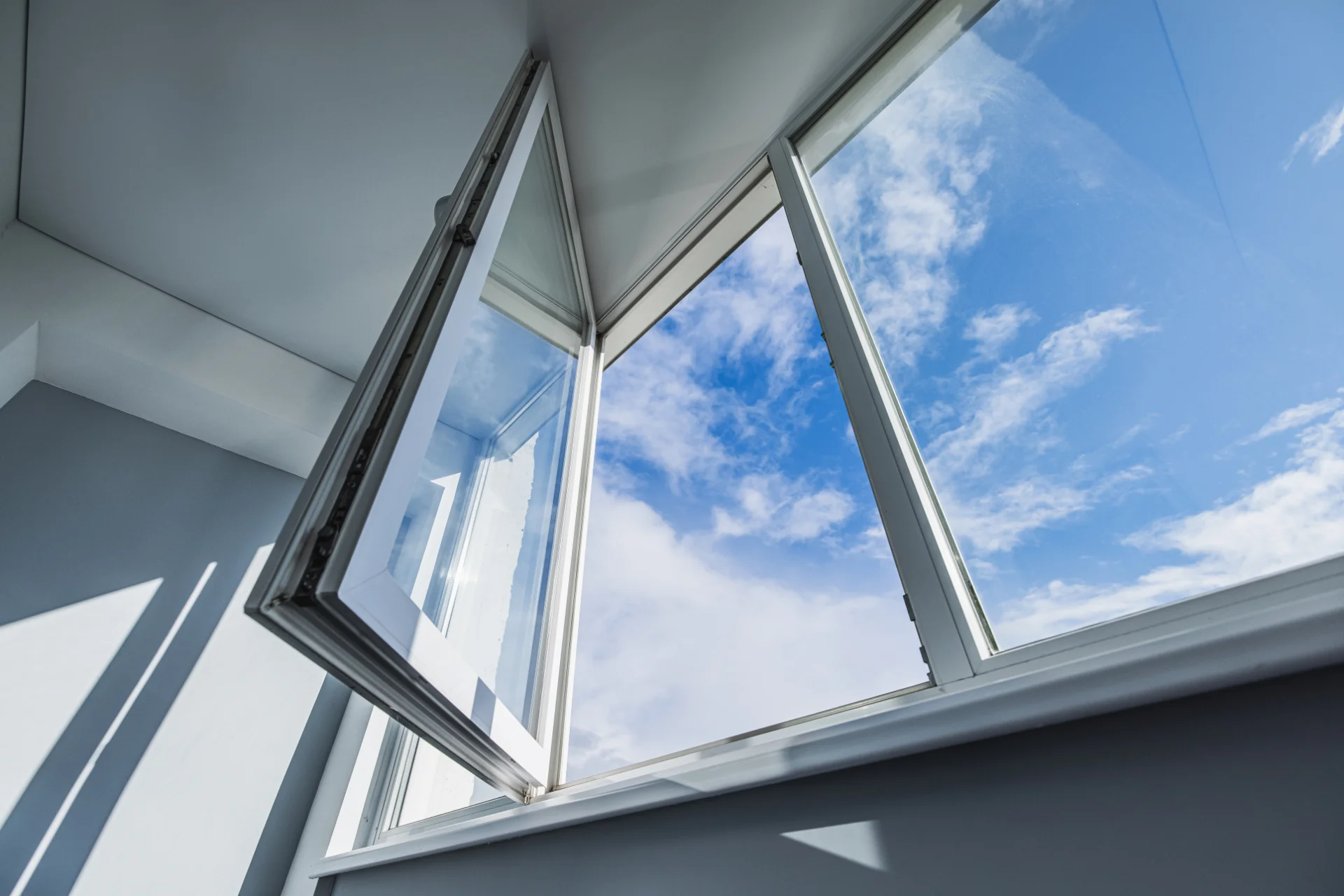VLX 80 Casement Window in Los Angeles, CA | Sightline Windows & Doors - detail 1